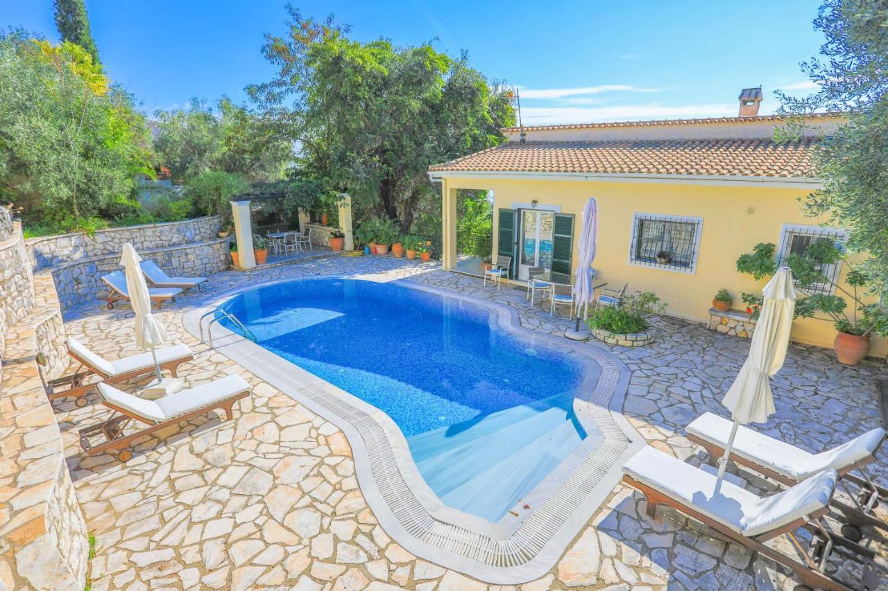 Villa Natasha Katávolos Exterior foto